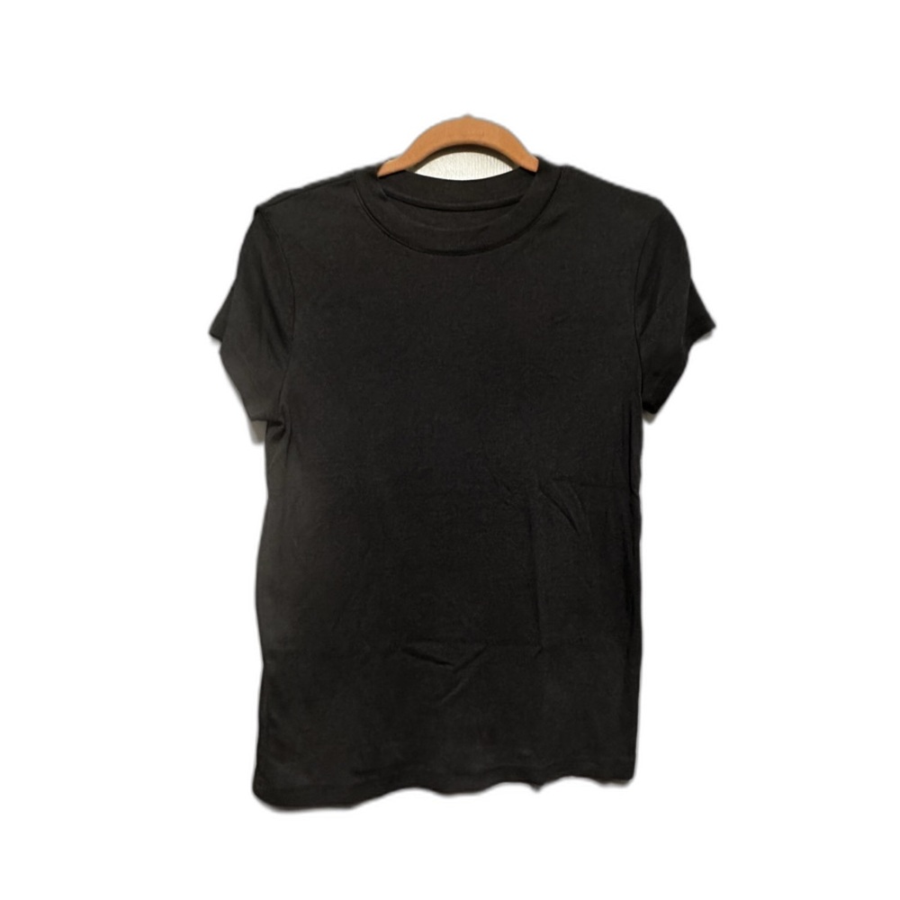 Classic Women’s Ribbed Top